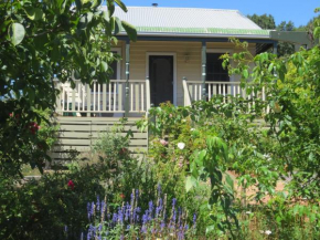 Отель Walnut Cottage via Leongatha  Леонгата